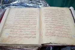 Raros ejemplares del Corán en la mezquita de Sayyida Zeynab (P)