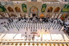 تعویض پرچم حرم حضرت علی(ع)