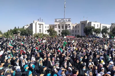 اجرای سرود «سلام فرمانده» در میدان شهدای شیراز