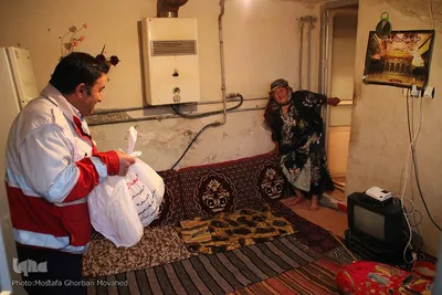 توزیع بسته های غذایی و بهداشتی هلال احمر به نیازمندان روستایی و شهری شهرستان اهر