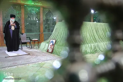 حضور رهبر فرزانه انقلاب در مرقد مطهر امام راحل و گلزار شهدای بهشت زهرا
