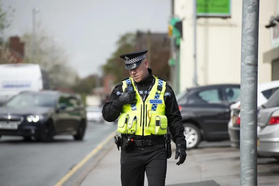 Mosque in UK Evacuated Due to Suspicious Package
