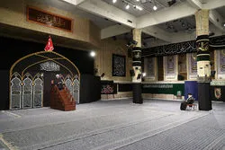 Trauerzeremonie am Vorabend zu Tasu´a im Beisein von Imam Chamenei
