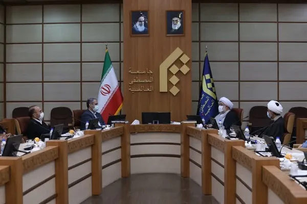 آموزش زبان فارسی به هزاران دانش‌پژوه در جامعةالمصطفی(ص)