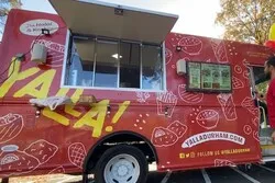 La camionnette qui propose des options halal à l'université Duke