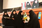 تقدیر از همسر مرحوم حجت الاسلام و المسلمین شفیعی در آیین افتتاحیه سیزدهمین جشنواره عمار 