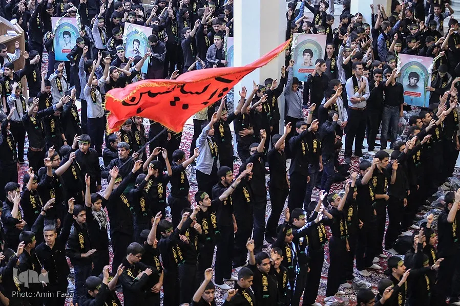 عهدی شیرین‌تر از عسل با حضرت قاسم(ع)/ نوجوانان عاشورایی قاسم‌گونه ایستاده‌اند