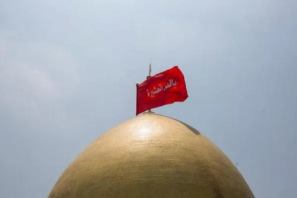 Pengibaran Bendera Abul Fadhl Abbas (As) di atas Husainiyah India