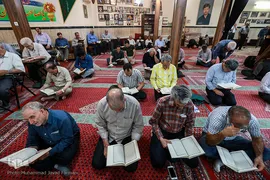 قرائت یک صفحه قرآن هر روز بعد از اقامه نماز ظهر و عصر توسط کسبه انجام می گیرد