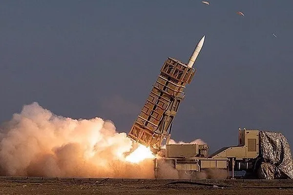 Defesas aéreas iranianas repelem ataque israelense
