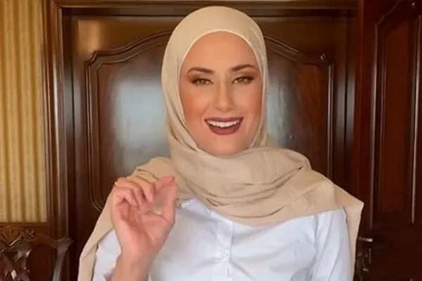 اخراج معلم محجبه لبنانی از مدرسه وابسته به بنیاد الحریری در بیروت
