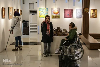 نمایشگاه گروهی آثار هنرهای تجسمی و صنایع دستی هنرمندان توان‌یاب «جلوه‌های هنر»در گالری مهر هنر 