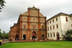 Gereja Bom Jesus; Tempat Wisata di India