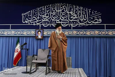  حضرت آیت‌الله العظمی خامنه‌ای، رهبر معظم انقلاب