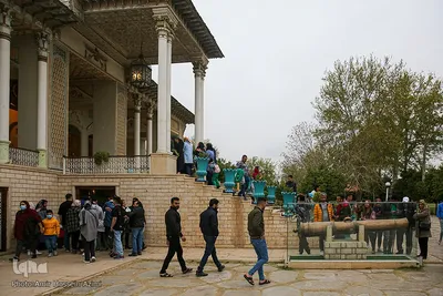 مهمانان نوروزی در باغ ارم و عفیف آباد