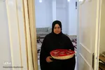 وی از جمله مزیت‌های این کار را بودن مادر در خانه و در کنار فرزندان و همچنین کسب درآمد می‌داند. 
