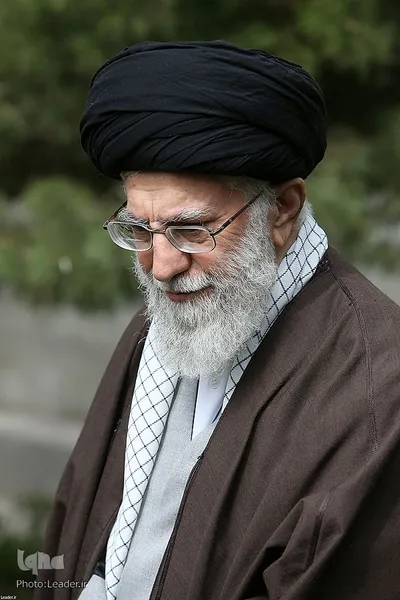 کاشت نهال توسط مقام معظم رهبری در هفته منابع طبیعی
