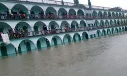 মাদরাসা যখন বানভাসি মানুষের আশ্রয়কেন্দ্র