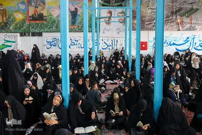 دعای عرفه در گلستان شهدای اصفهان