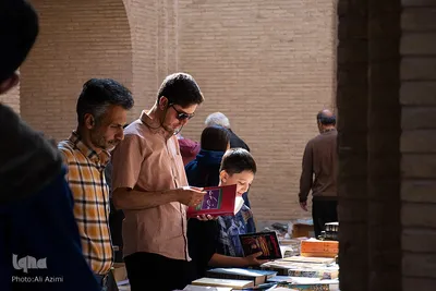 گذری بر جمعه بازار کتاب اصفهان