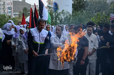 تجمع اعتراضی کادر درمان دانشگاه علوم پزشکی تبریز