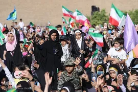 اجرای سرود «سلام فرمانده» در میدان شهدای شیراز