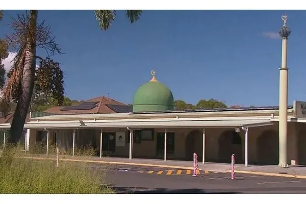 Avstraliyada məscidin divarlarına islam əleyhinə şüarların yazılması