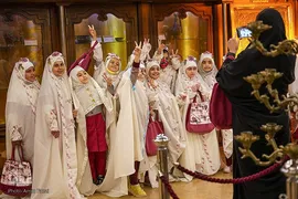 آیین جشن تکلیف جمعی از دختران دانش‌آموز شیرازی در آستان مطهر حضرت شاهچراغ (ع)