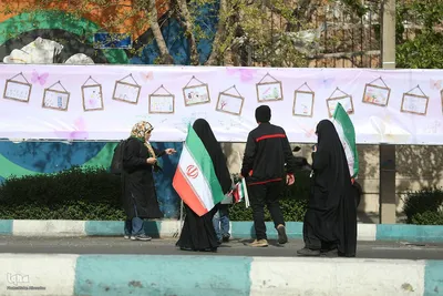 تجمع کودکان و نوجوانان در چهلمین روز شهادت دانش‌آموزان مینابی