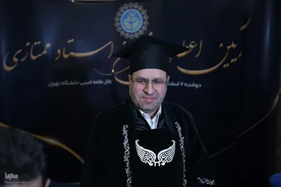 آیین اعطای نشان استاد ممتازی