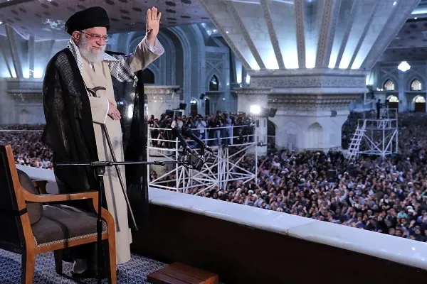 عزت و اعتماد به نفس کنونی ما حاصل تلاش امام راحل است