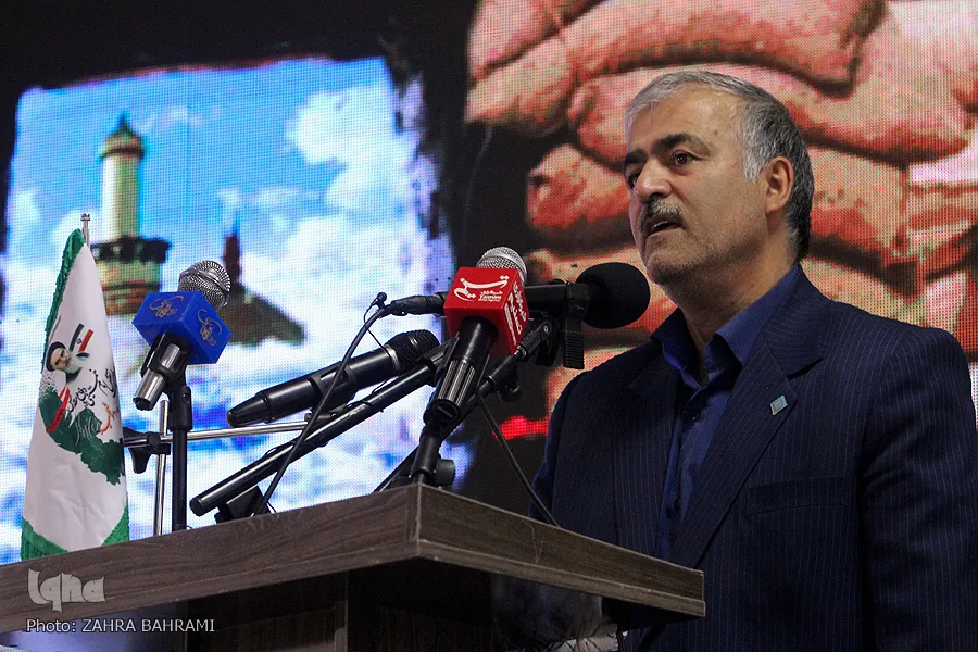 ساده‌زیستی خانواده‌های شهدا، چراغ‌راه دانشجویان باشد
