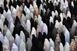 اقامه نماز عید فطر در زیارتگاه شهید مدرس(ره) کاشمر