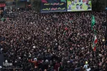 ⁨تجمع حسینیان اردبیل در تاسوعای حسینی⁩