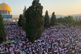 Jerusalén, 100.000 palestinos celebran Id al-Adha en al-Aqsa