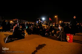 مرز مهران سرد، مملو از زائر، خالی از اتوبوس