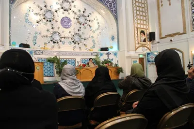 Vorbereitung auf Monat Ramadan durch Reinigung und Staubwischen