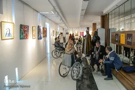 نمایشگاه گروهی آثار هنرهای تجسمی و صنایع دستی هنرمندان توان‌یاب «جلوه‌های هنر»در گالری مهر هنر 