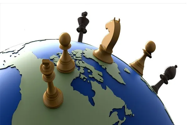 مَنْ قَصُرَ عَنِ السِّياسَةِ صَغُرَ عَنِ الرِّئاسَةِ