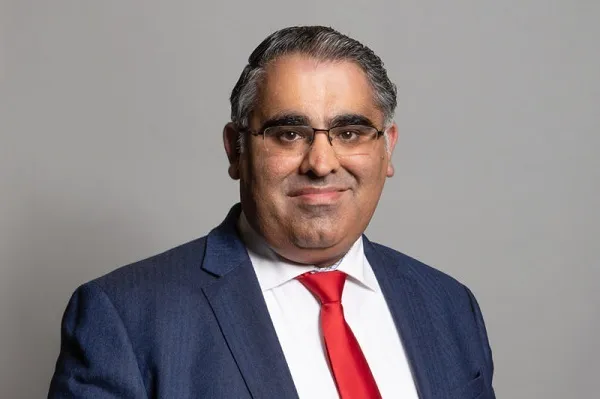 Un député britannique appelle à interdire la profanation de tous les textes religieux