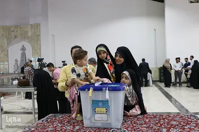 حماسه حضور در گلستان شهدای اصفهان