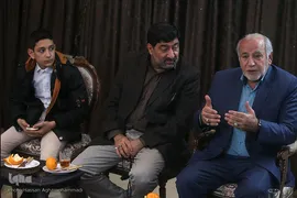 حضور جمعی از جامعه قرآنی در منزل شهریار پرهیزکار، حافظ بین‌المللی و پیشکسوت قرآنی