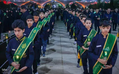 آئین لاله گردانی شام غریبان در حرم شاهچراغ(ع)