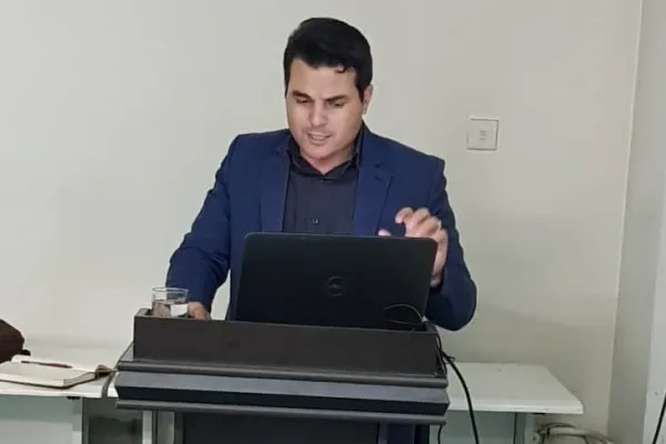 بازنشستگان میدان را به جوانان بیکار بدهند