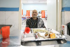 معلولین و سالمندان کهریزک میهمان هم‌نمک شدند
