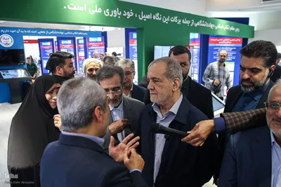بازدید رئیس‌جمهور از نمایشگاه دستاوردهای جهاددانشگاهی