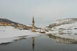 برف کے نیچے مسجد کی جذابیت+ فلم