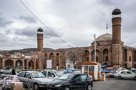 افراشته فیرزوزه‌ای؛ مسجد صاحب الامر تبریز