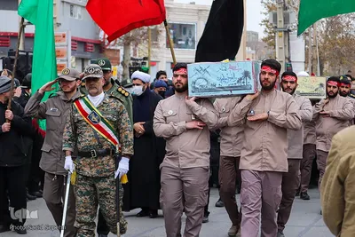 تشییع دو شهید گمنام دفاع مقدس بر شانه‌های مردم شهیدپرور ملایر