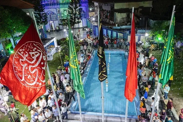رفع رايات قباب عتبات العراق في مدينة 